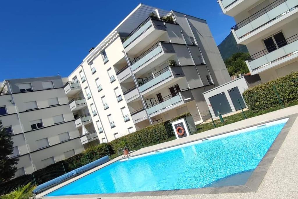 Superbe Appartement En Residence Avec Piscine. Albertville Extérieur photo